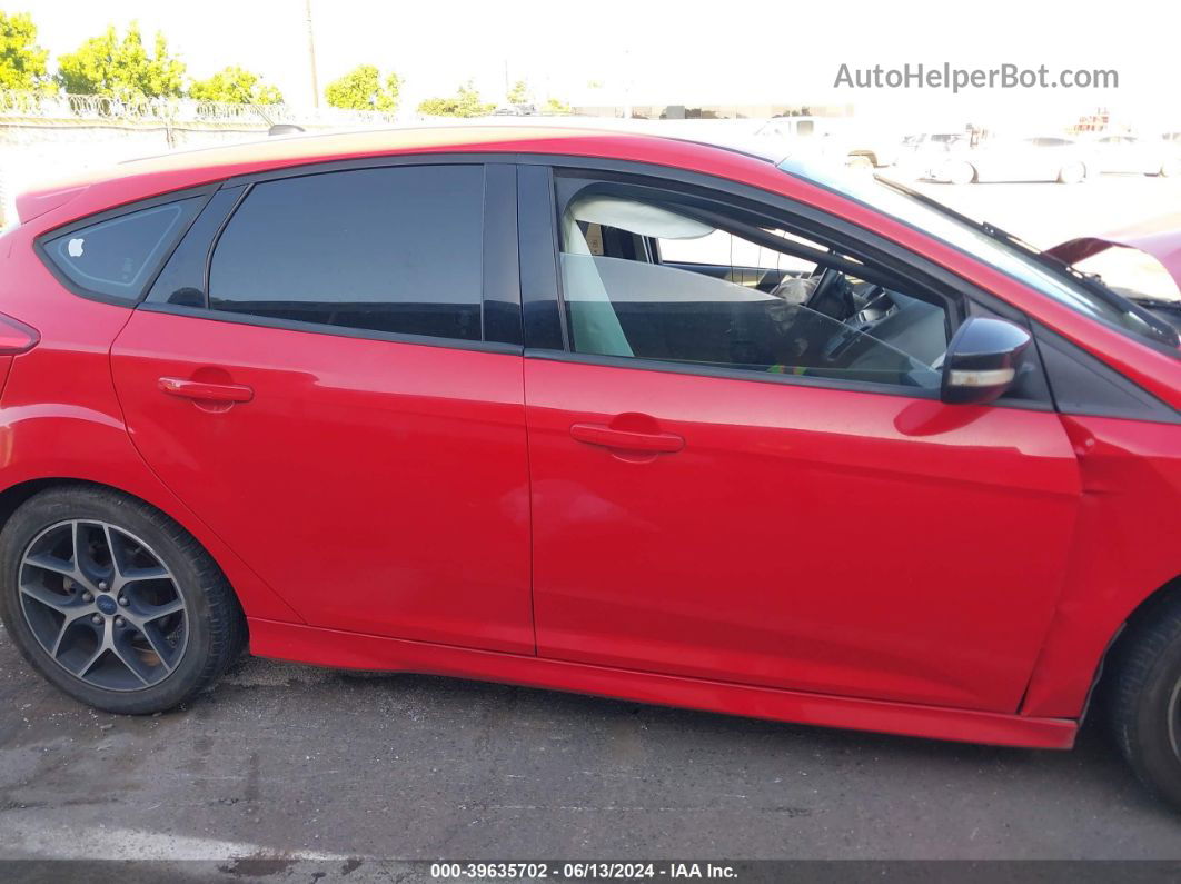 2015 Ford Focus Se Red vin: 1FADP3K23FL232621