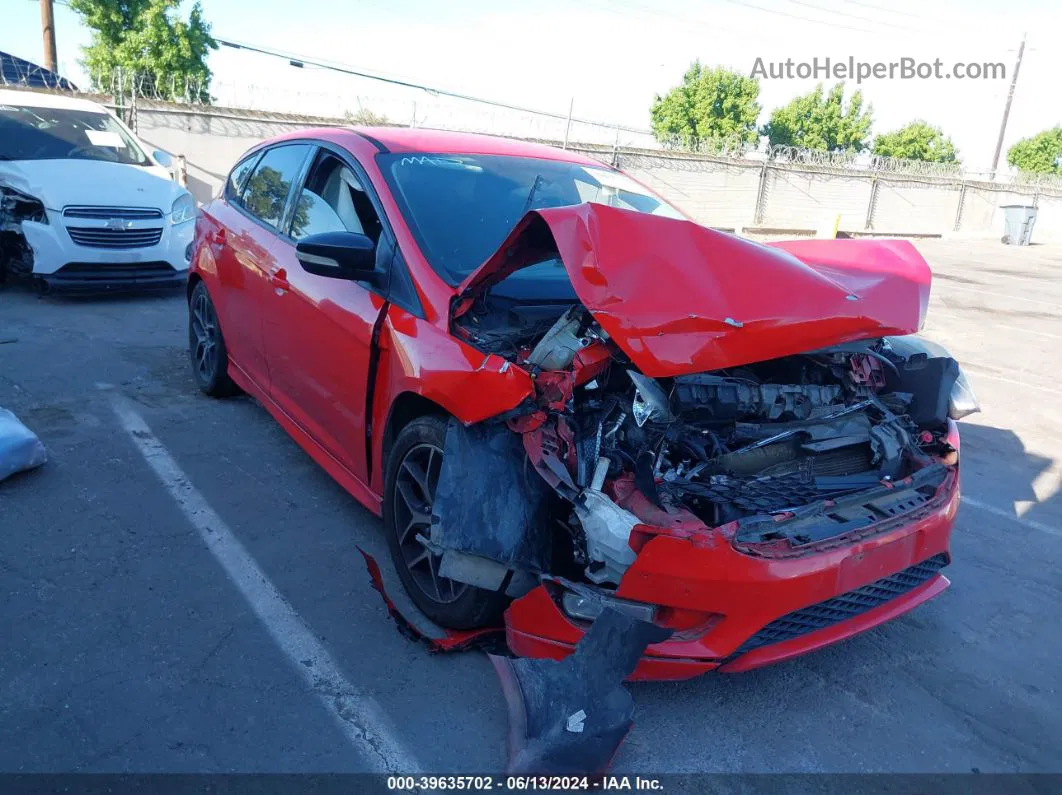 2015 Ford Focus Se Red vin: 1FADP3K23FL232621