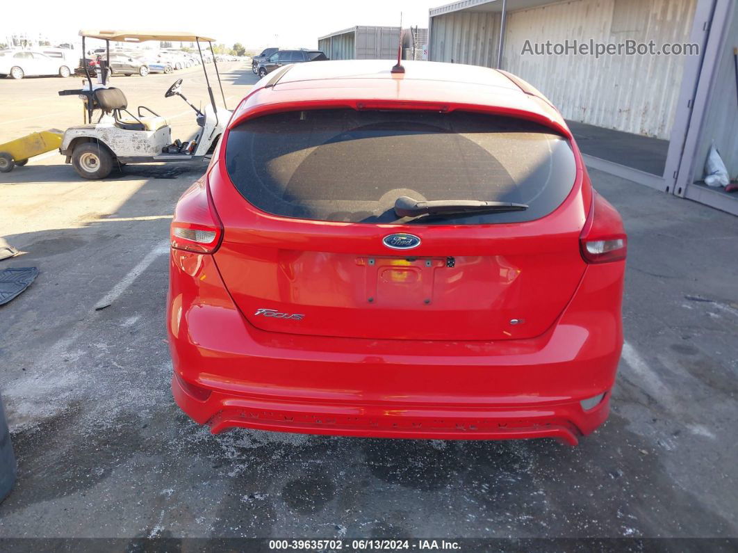 2015 Ford Focus Se Red vin: 1FADP3K23FL232621