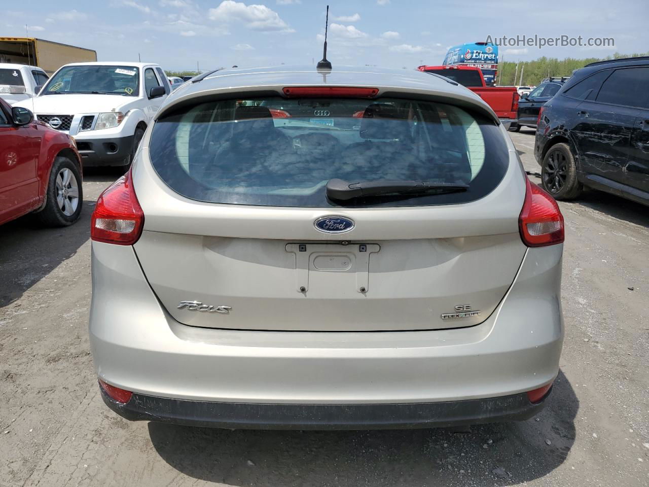 2016 Ford Focus Se Beige vin: 1FADP3K23GL238176