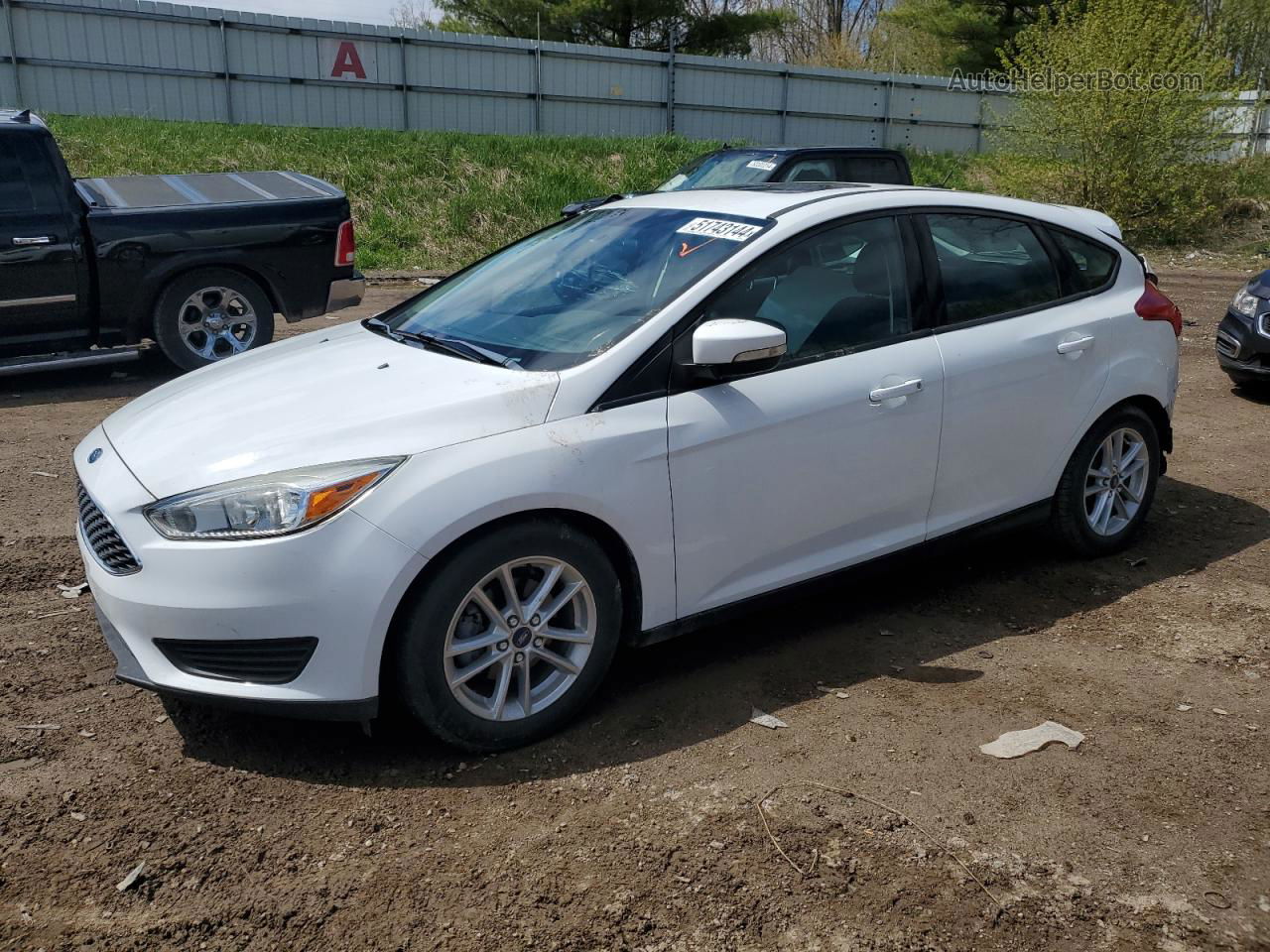 2016 Ford Focus Se White vin: 1FADP3K23GL284896