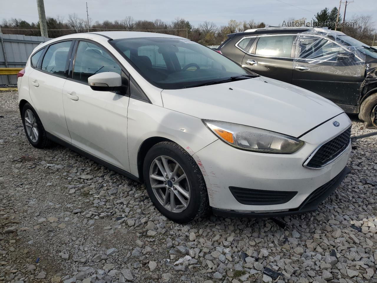 2017 Ford Focus Se White vin: 1FADP3K23HL296533