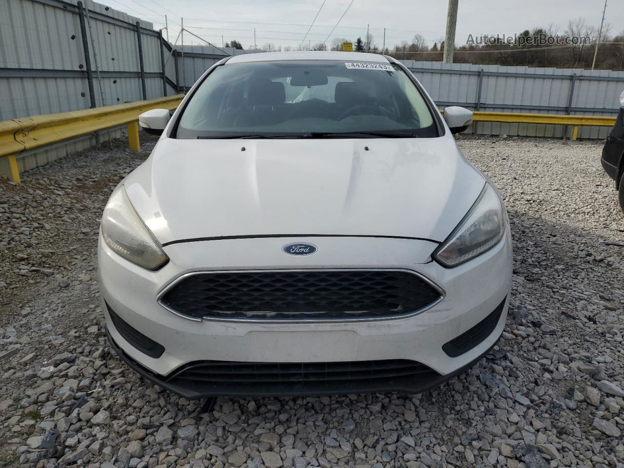 2017 Ford Focus Se Белый vin: 1FADP3K23HL296533