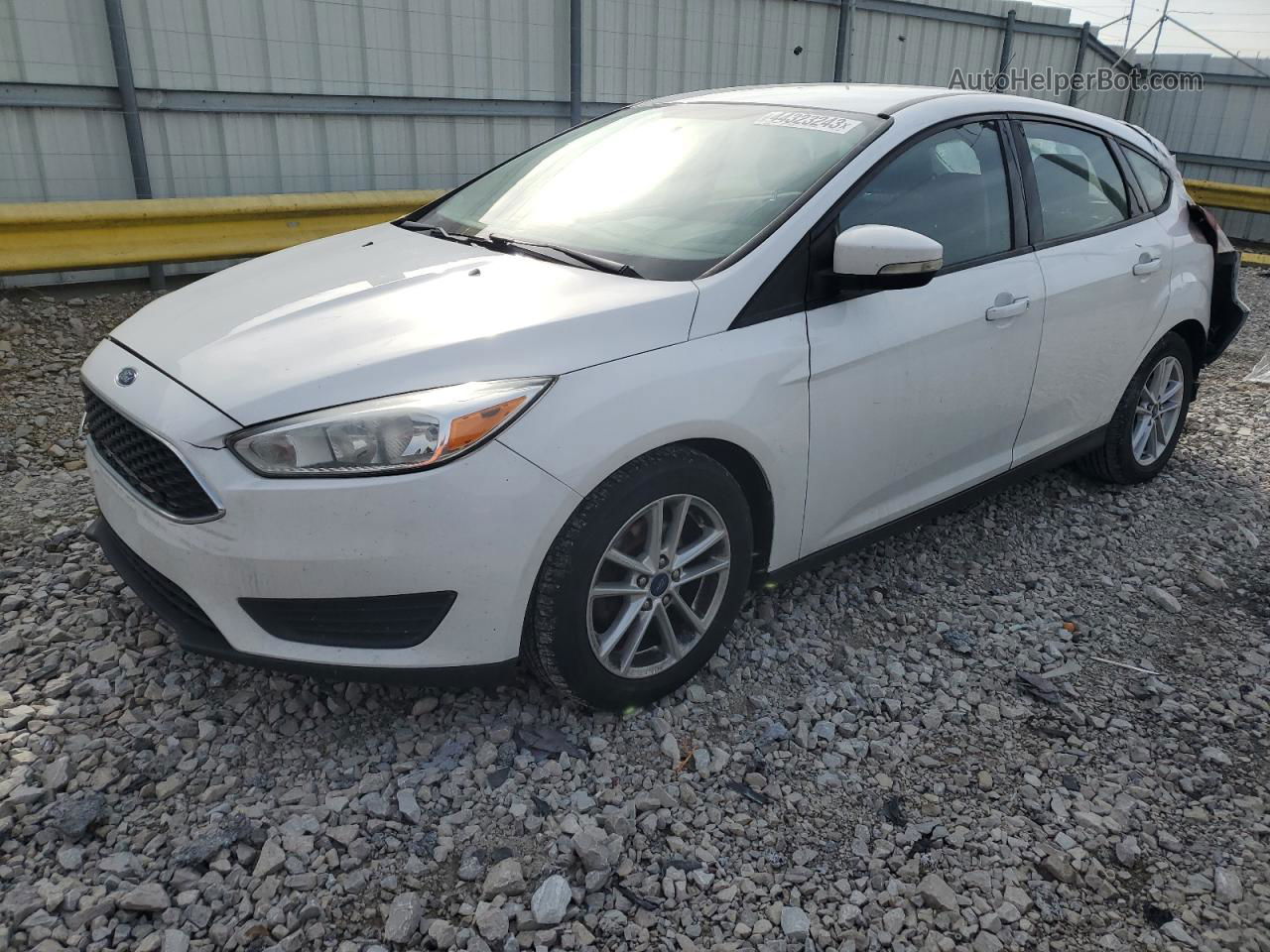 2017 Ford Focus Se White vin: 1FADP3K23HL296533