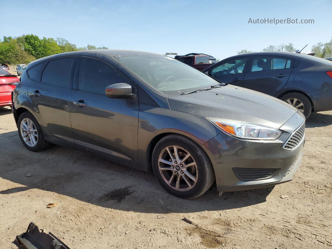 2018 Ford Focus Se Gray vin: 1FADP3K23JL234748