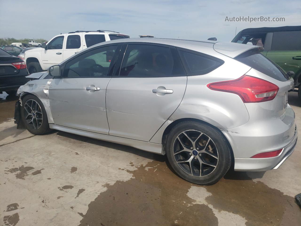 2015 Ford Focus Se Серебряный vin: 1FADP3K24FL384536