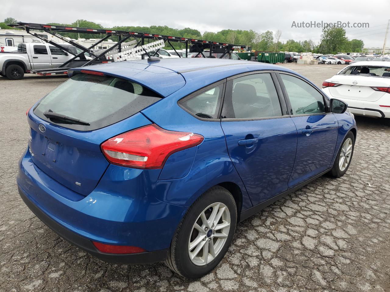 2018 Ford Focus Se Синий vin: 1FADP3K24JL239263