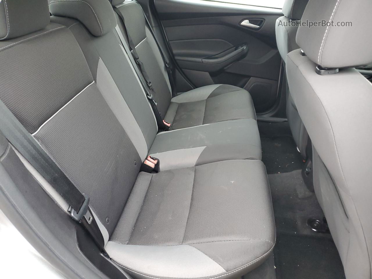 2014 Ford Focus Se Серебряный vin: 1FADP3K25EL214829