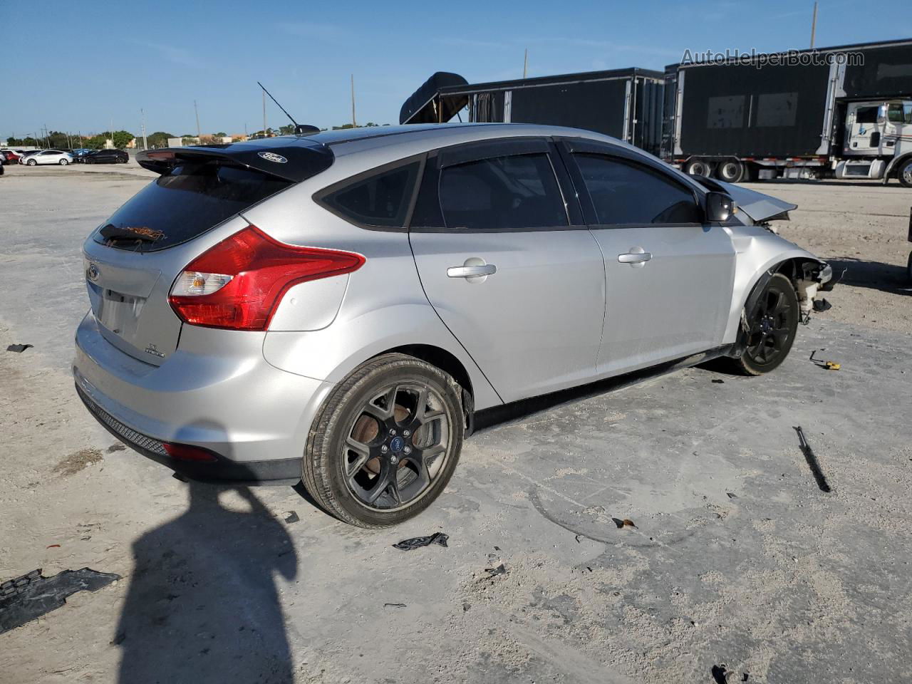 2014 Ford Focus Se Серебряный vin: 1FADP3K25EL284122