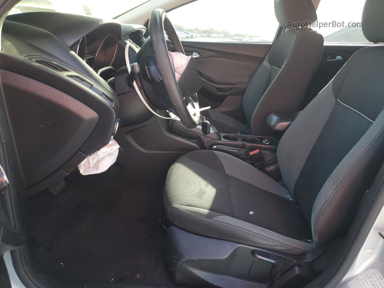 2014 Ford Focus Se Серебряный vin: 1FADP3K25EL284122