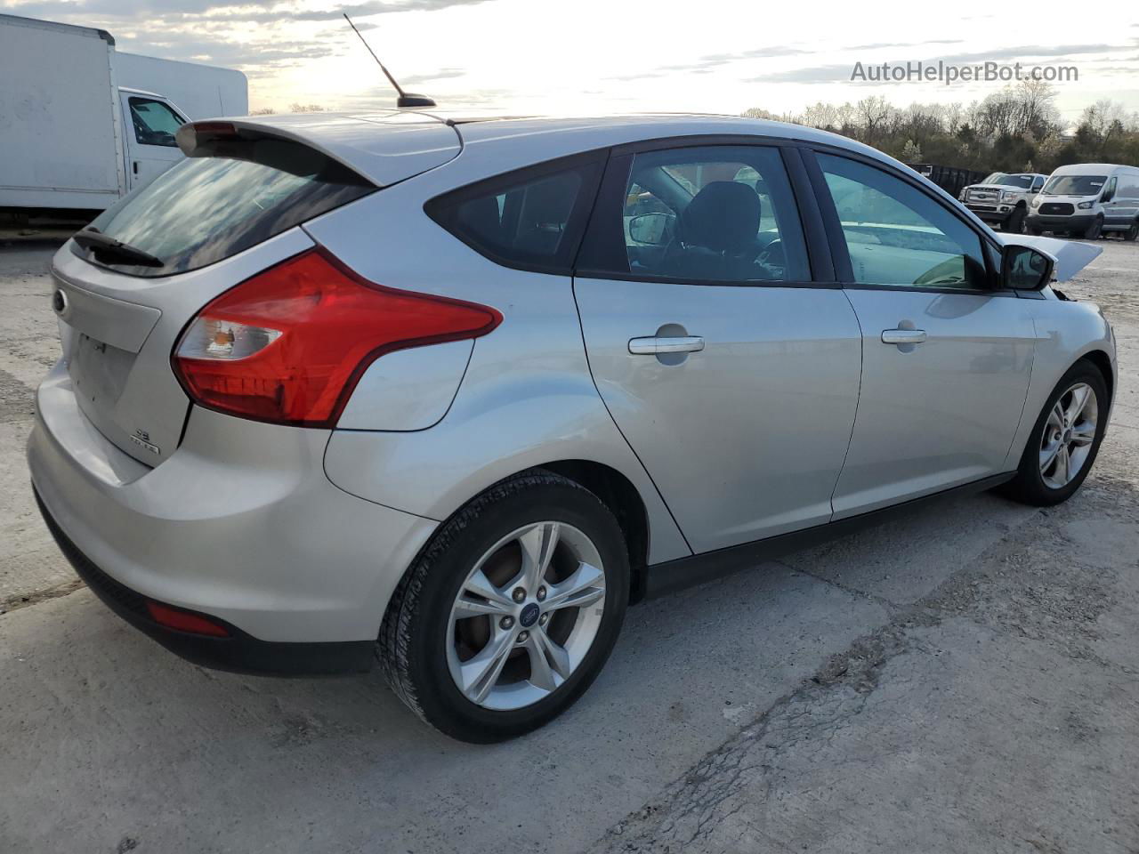 2014 Ford Focus Se Silver vin: 1FADP3K25EL321900