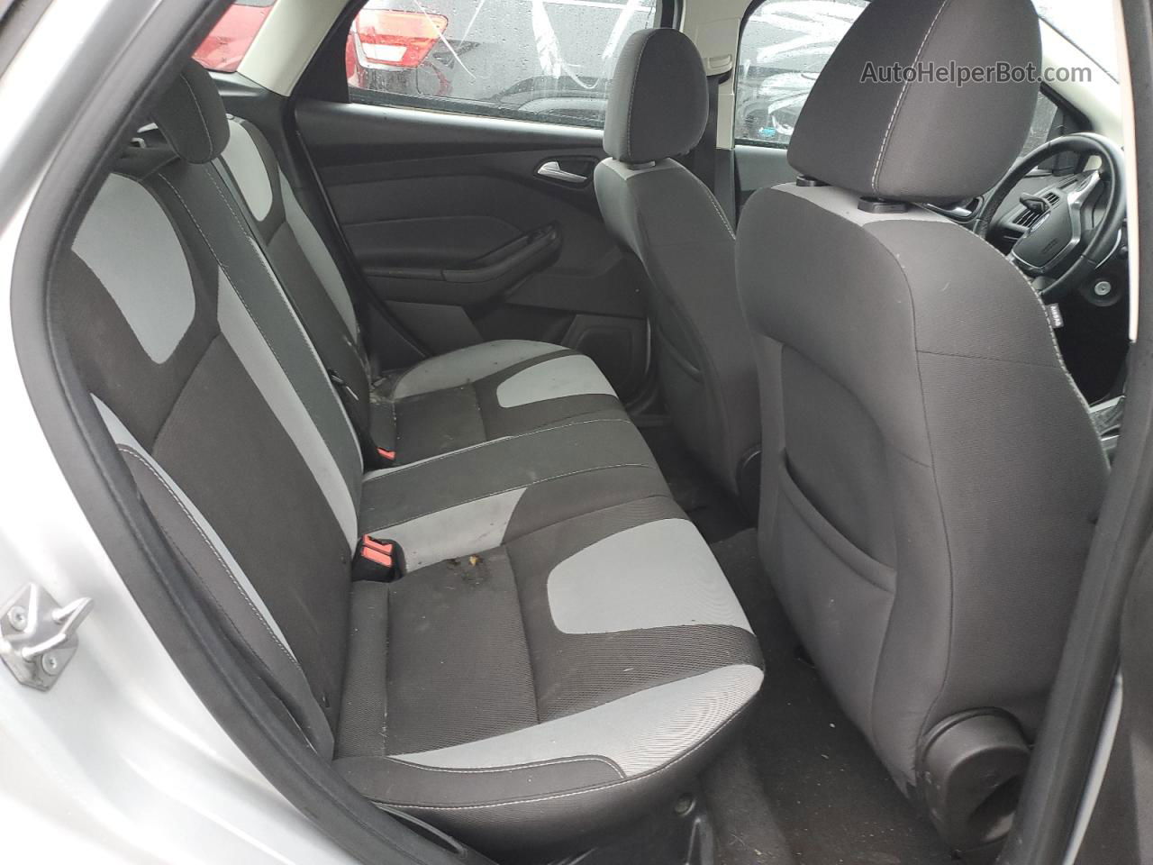 2014 Ford Focus Se Silver vin: 1FADP3K25EL357490