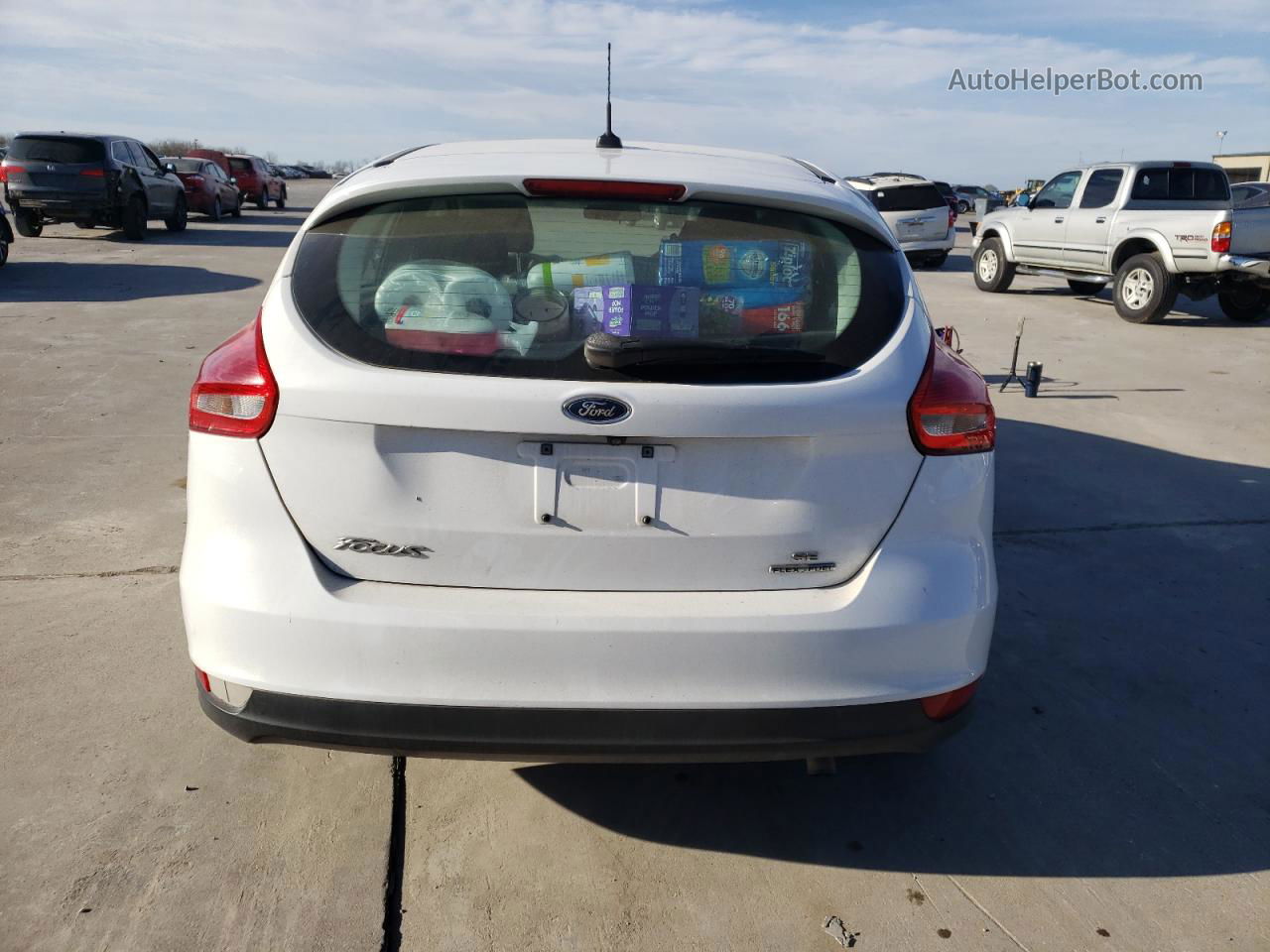 2015 Ford Focus Se White vin: 1FADP3K25FL223774