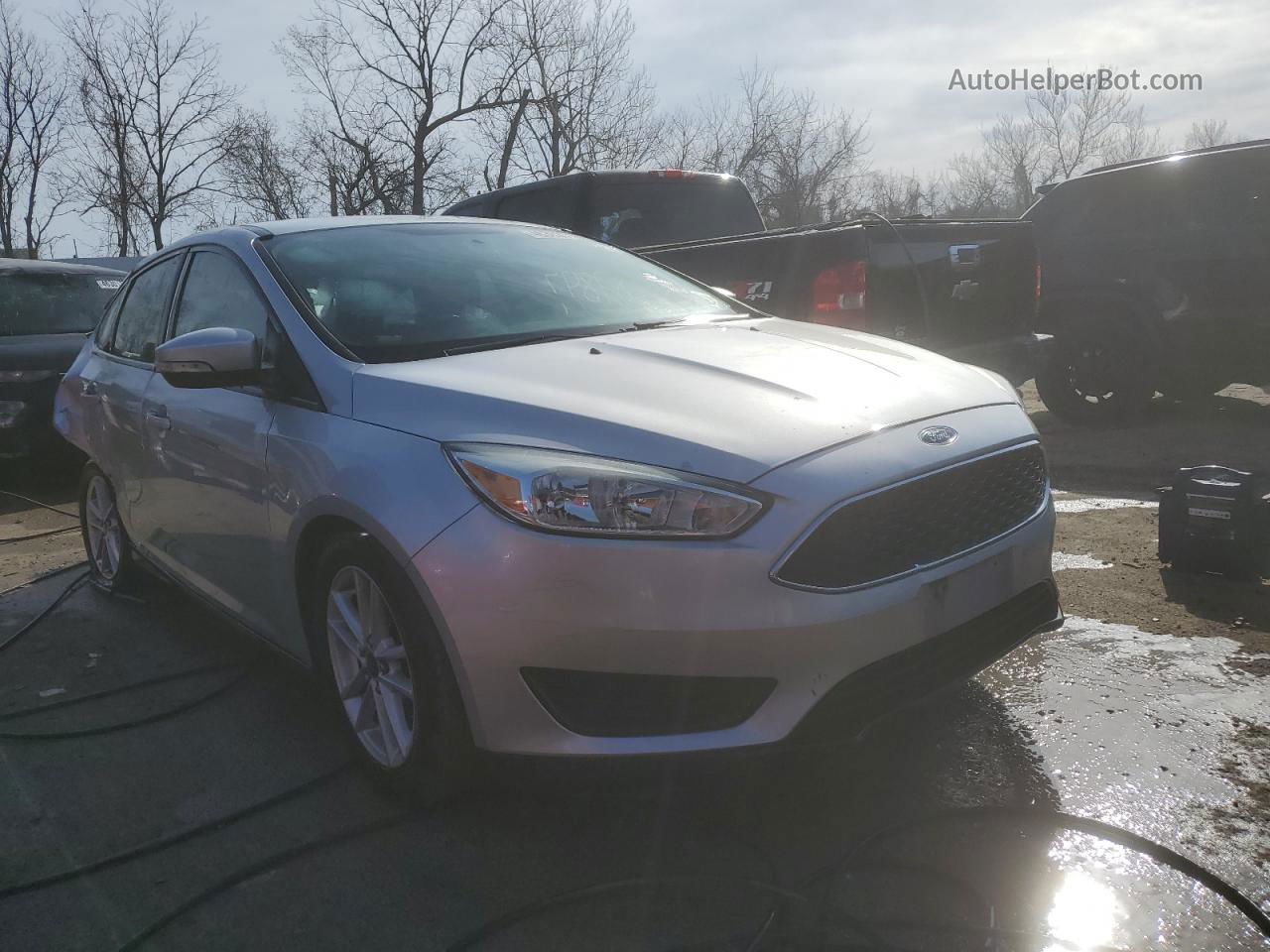 2015 Ford Focus Se Silver vin: 1FADP3K25FL315810