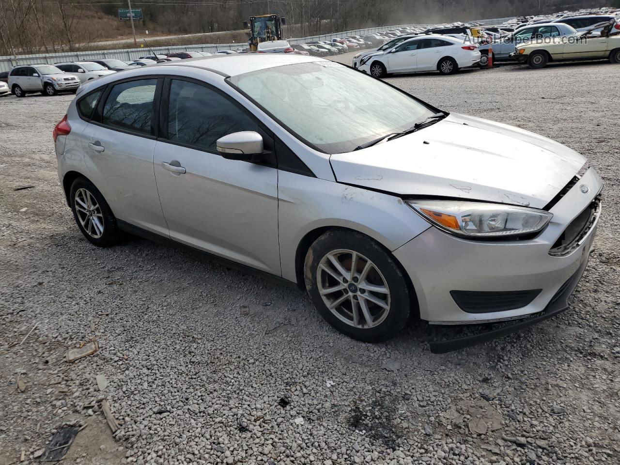 2015 Ford Focus Se Серебряный vin: 1FADP3K25FL329691