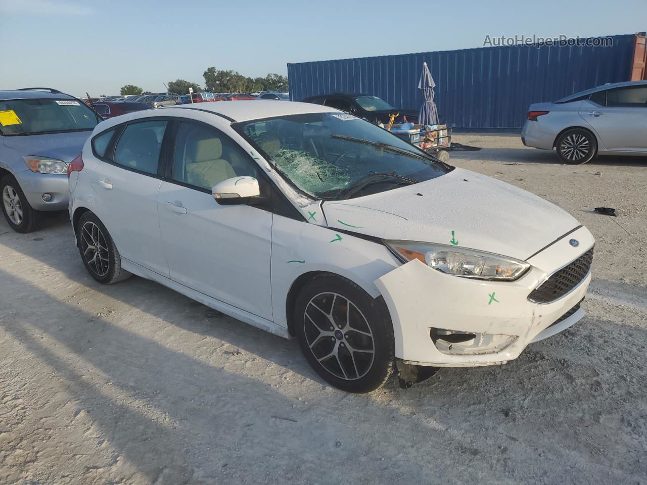 2016 Ford Focus Se White vin: 1FADP3K25GL335573