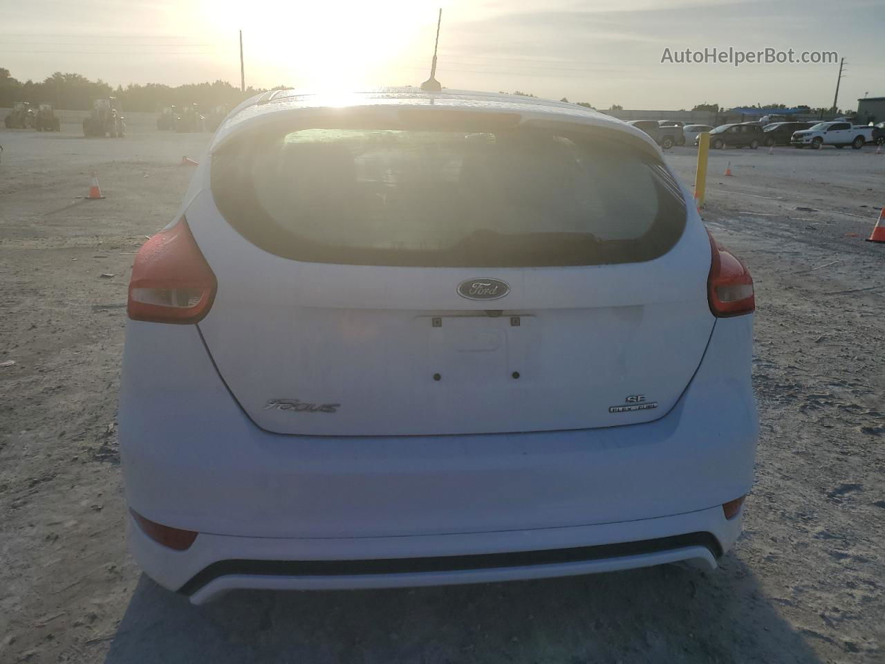 2016 Ford Focus Se Белый vin: 1FADP3K25GL335573