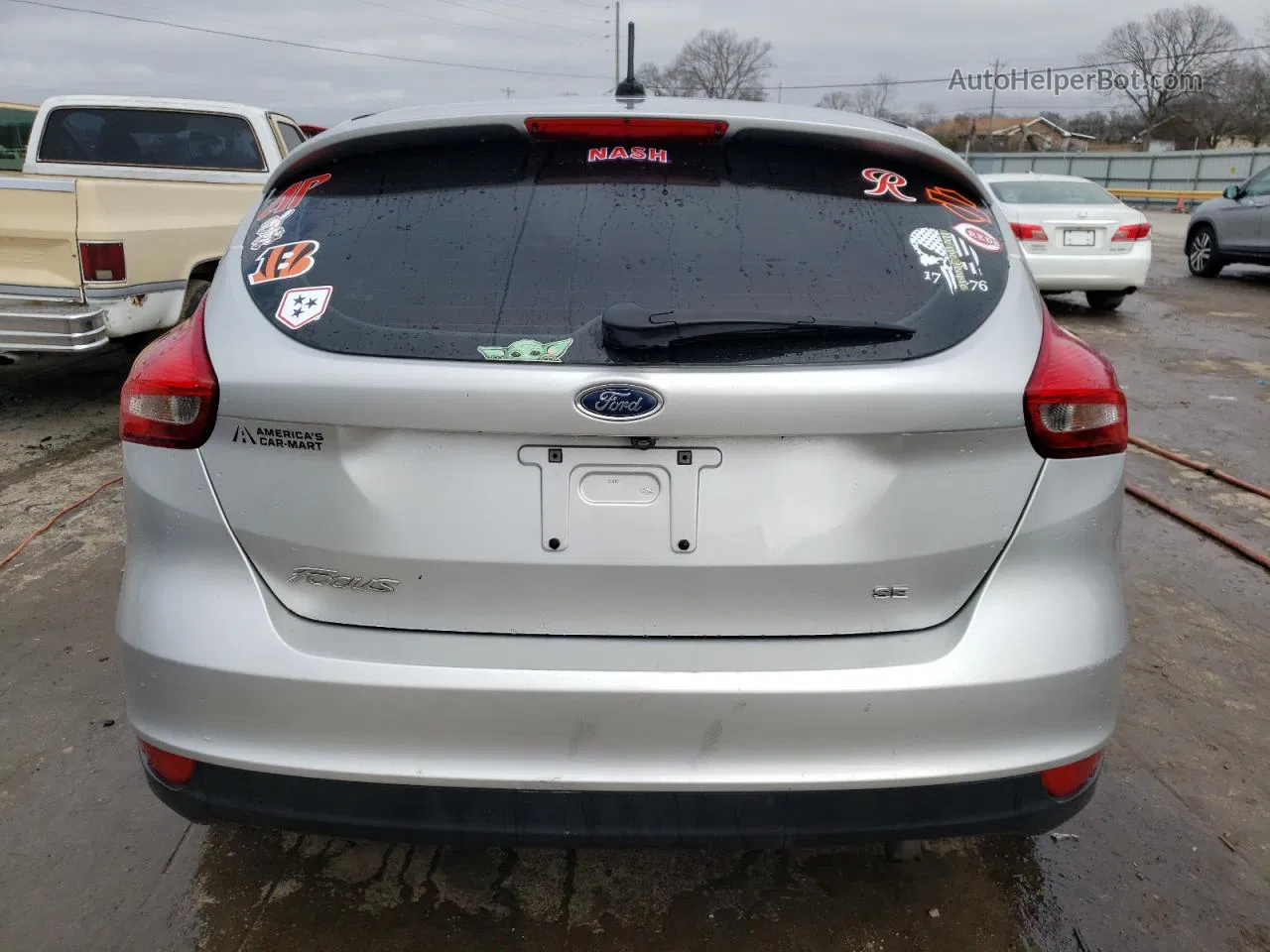 2017 Ford Focus Se Silver vin: 1FADP3K25HL249844