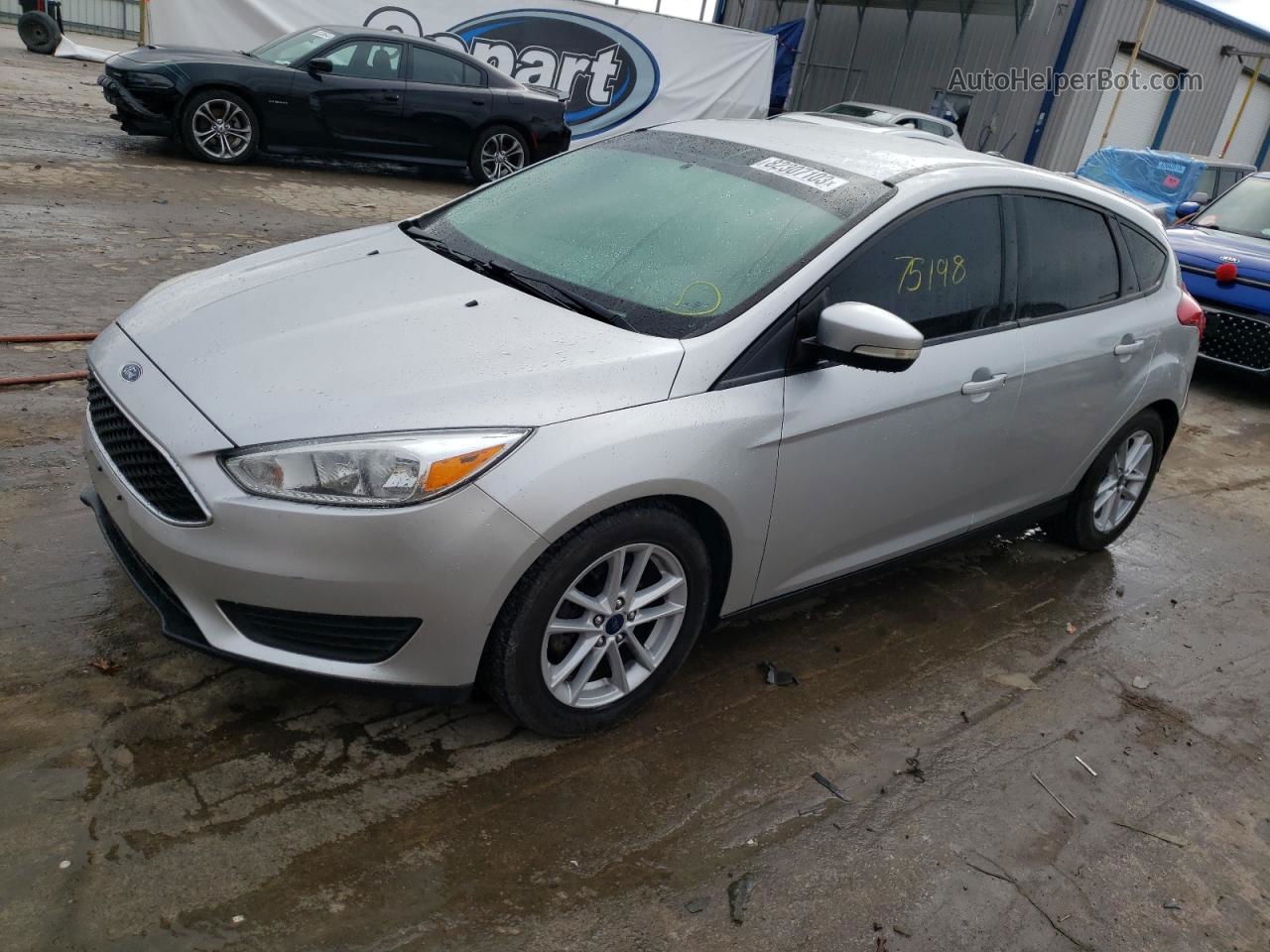 2017 Ford Focus Se Silver vin: 1FADP3K25HL249844