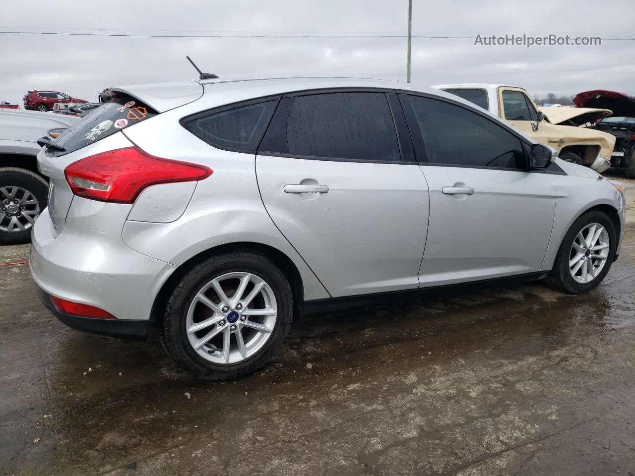 2017 Ford Focus Se Silver vin: 1FADP3K25HL249844