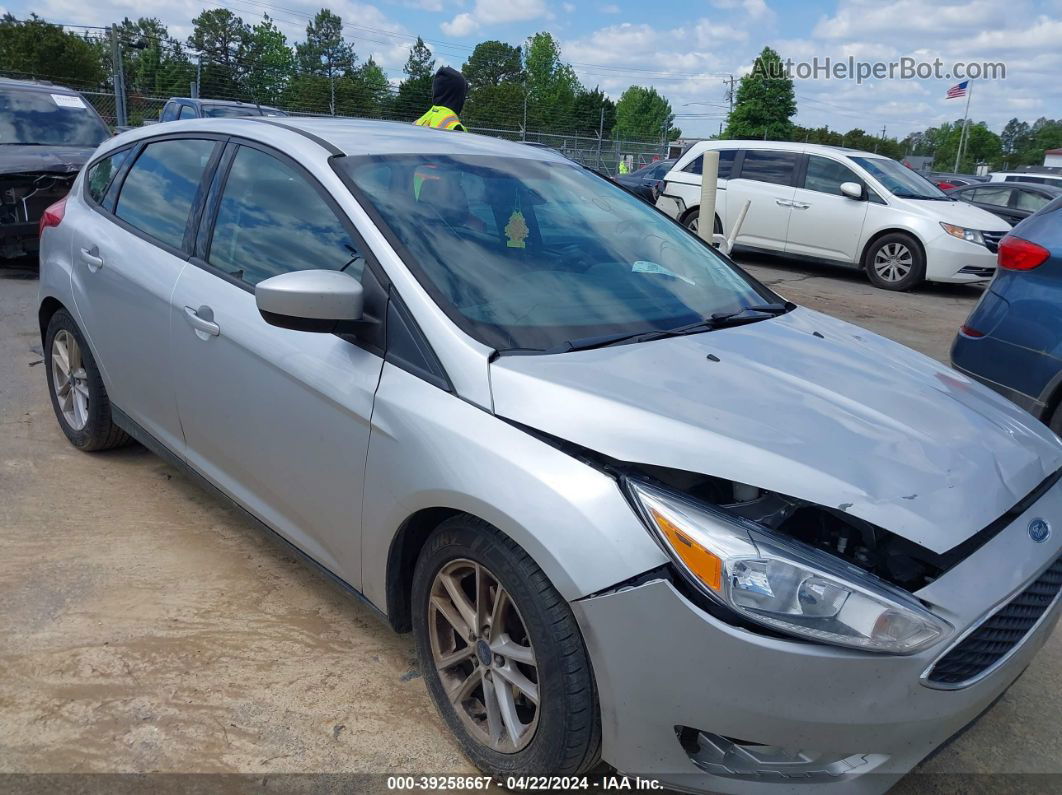 2018 Ford Focus Se Silver vin: 1FADP3K25JL316108