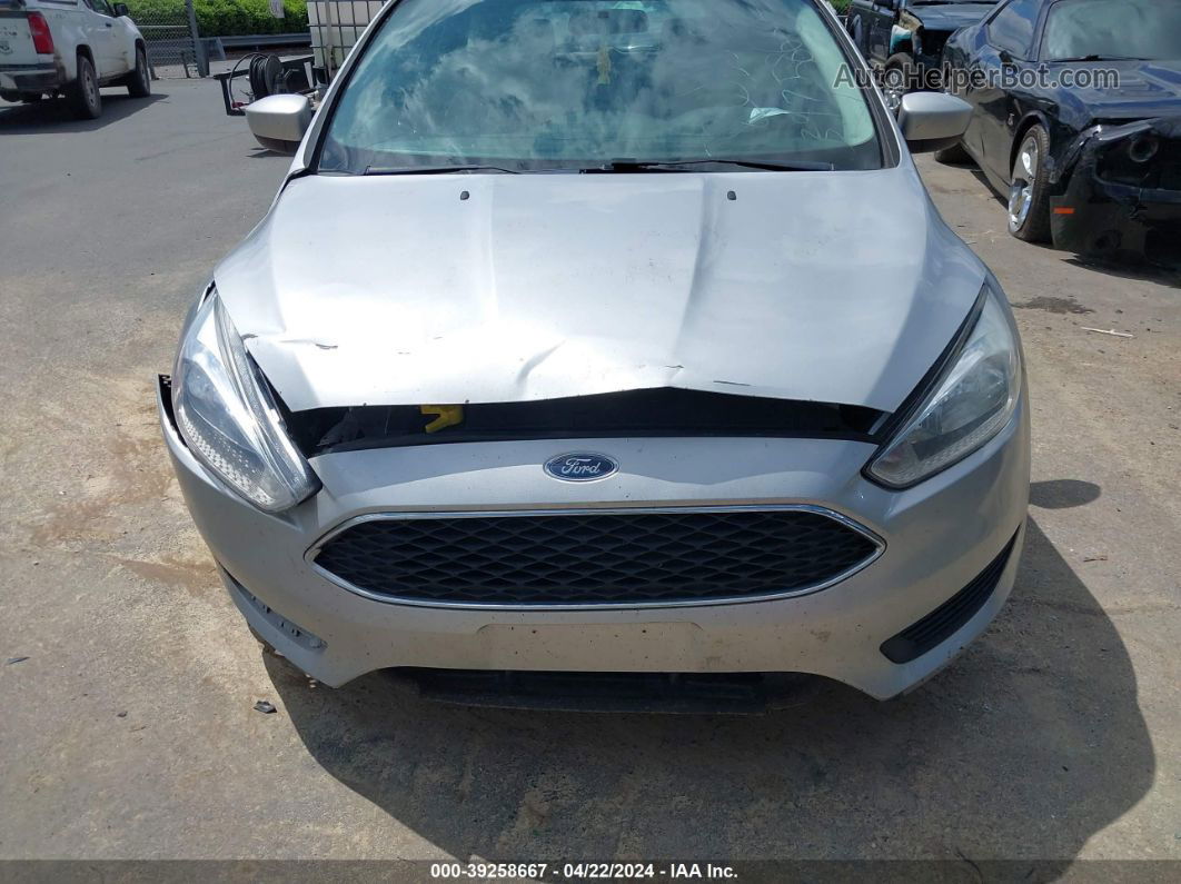 2018 Ford Focus Se Серебряный vin: 1FADP3K25JL316108