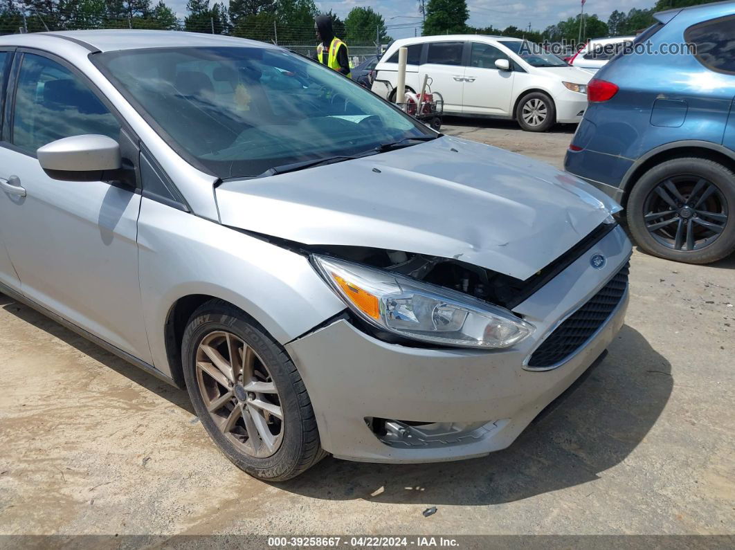 2018 Ford Focus Se Silver vin: 1FADP3K25JL316108