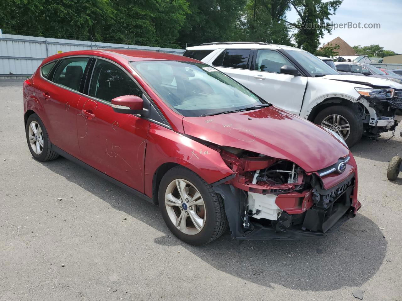 2013 Ford Focus Se Красный vin: 1FADP3K26DL135636