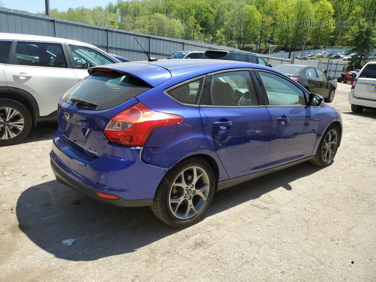 2014 Ford Focus Se Синий vin: 1FADP3K26EL306869