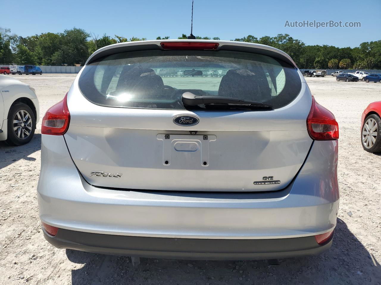 2015 Ford Focus Se Silver vin: 1FADP3K26FL317968