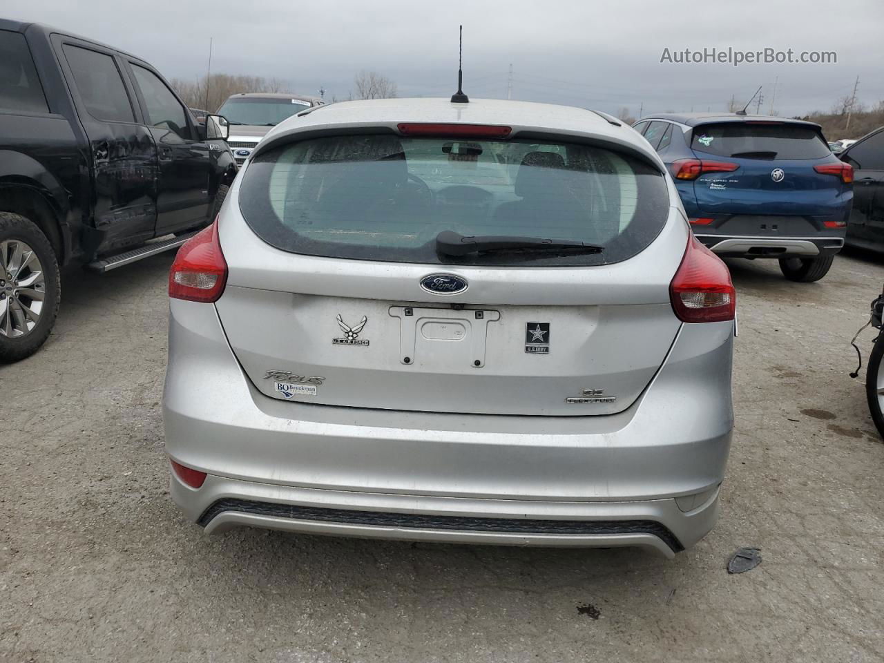 2015 Ford Focus Se Серебряный vin: 1FADP3K26FL361226