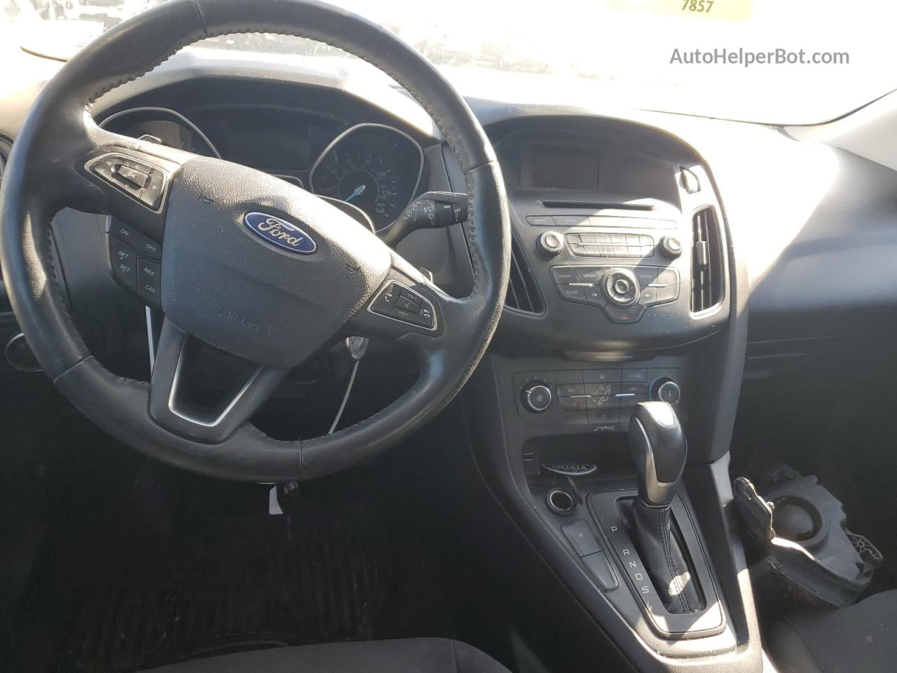 2015 Ford Focus Se Серебряный vin: 1FADP3K26FL361226