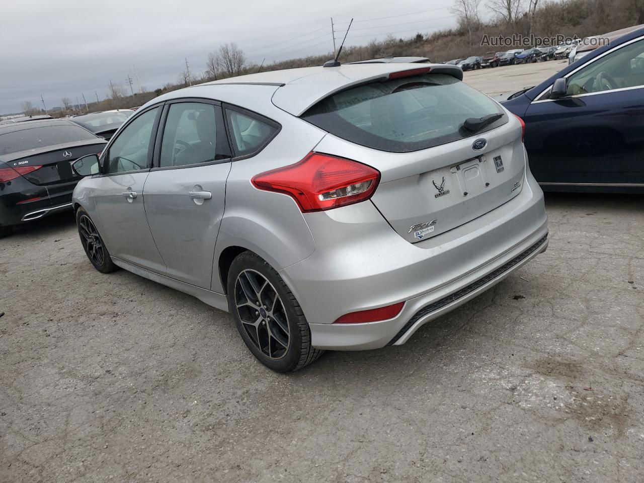 2015 Ford Focus Se Серебряный vin: 1FADP3K26FL361226