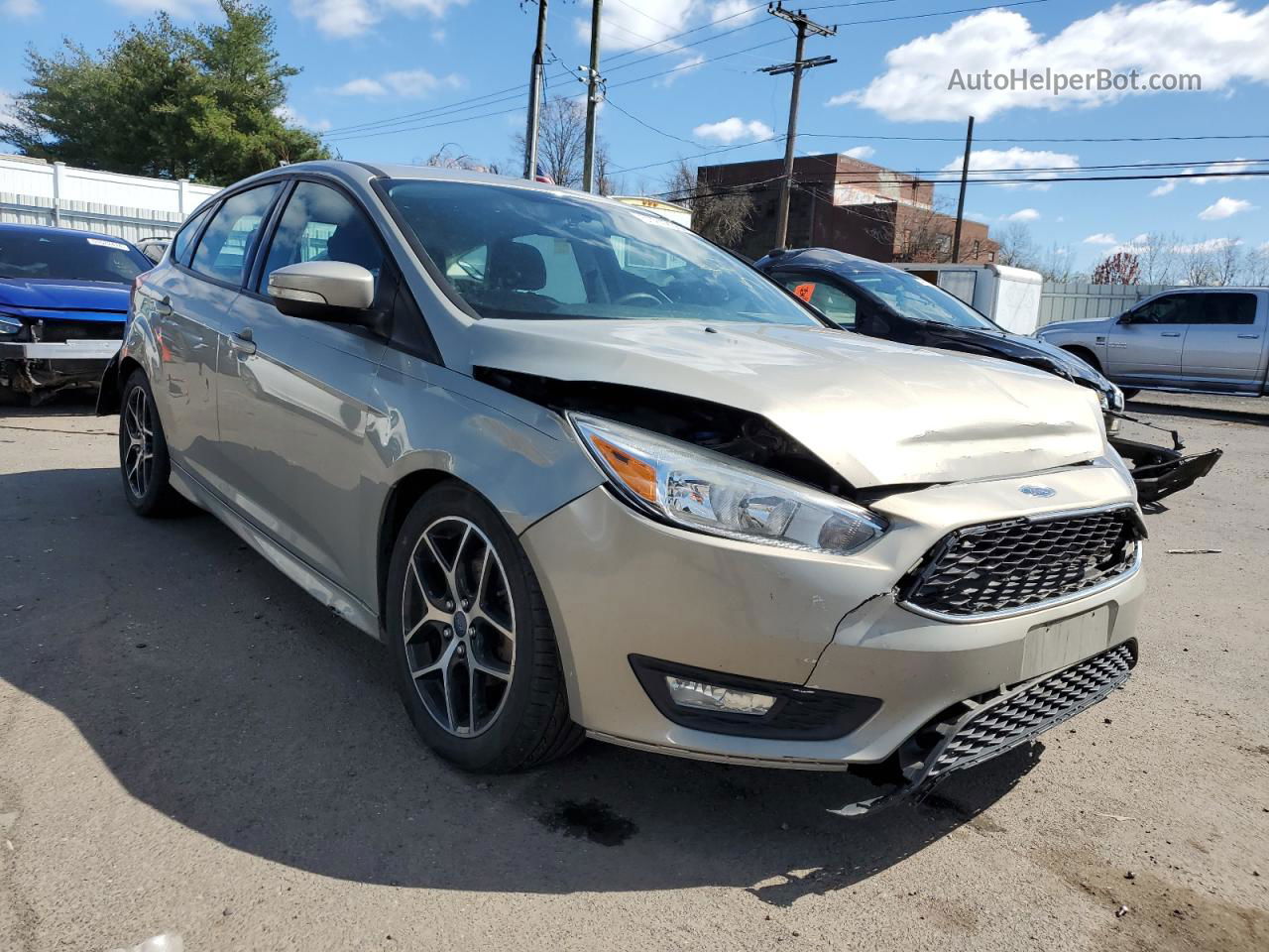 2015 Ford Focus Se Cream vin: 1FADP3K26FL378589