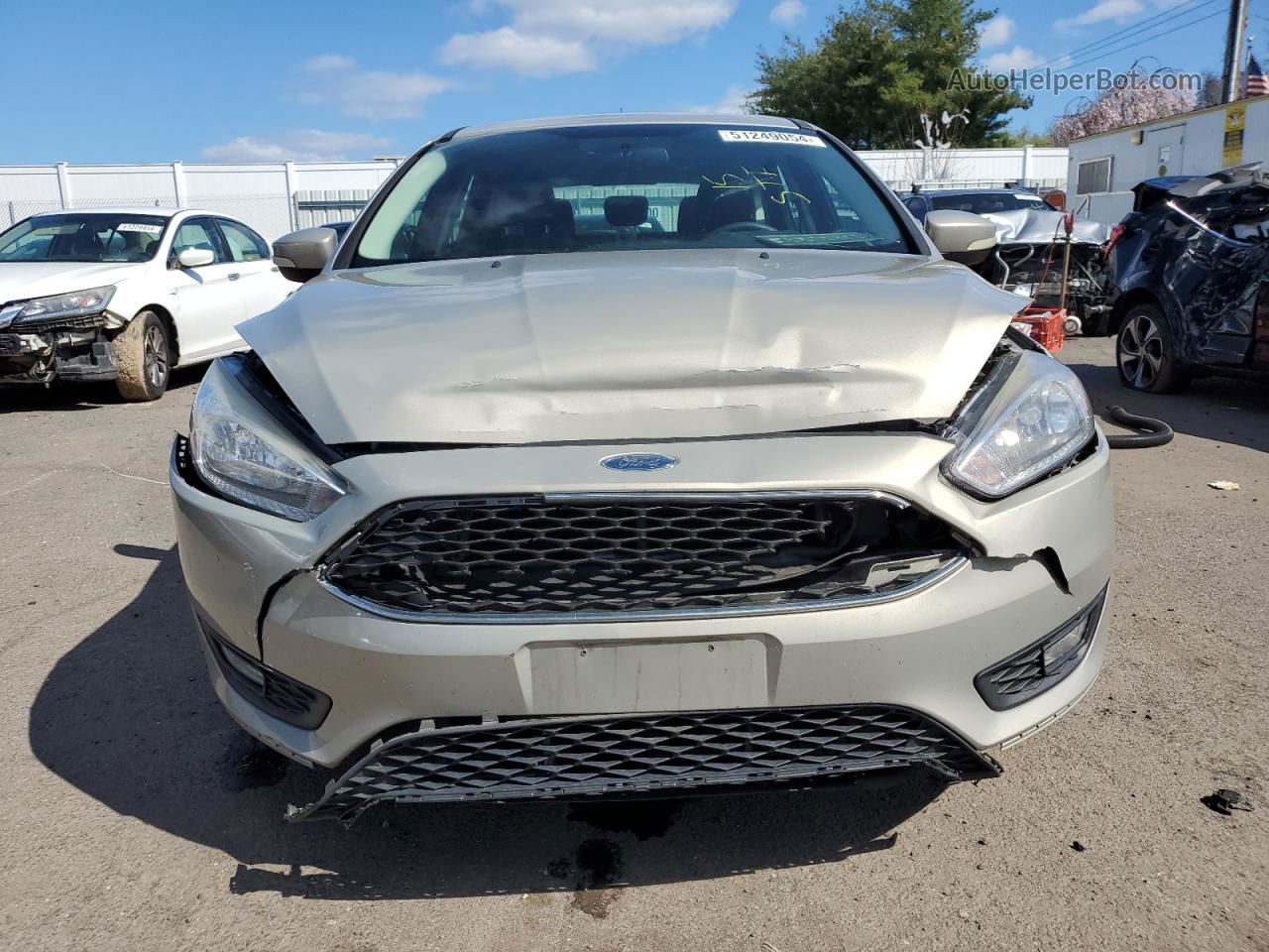 2015 Ford Focus Se Cream vin: 1FADP3K26FL378589