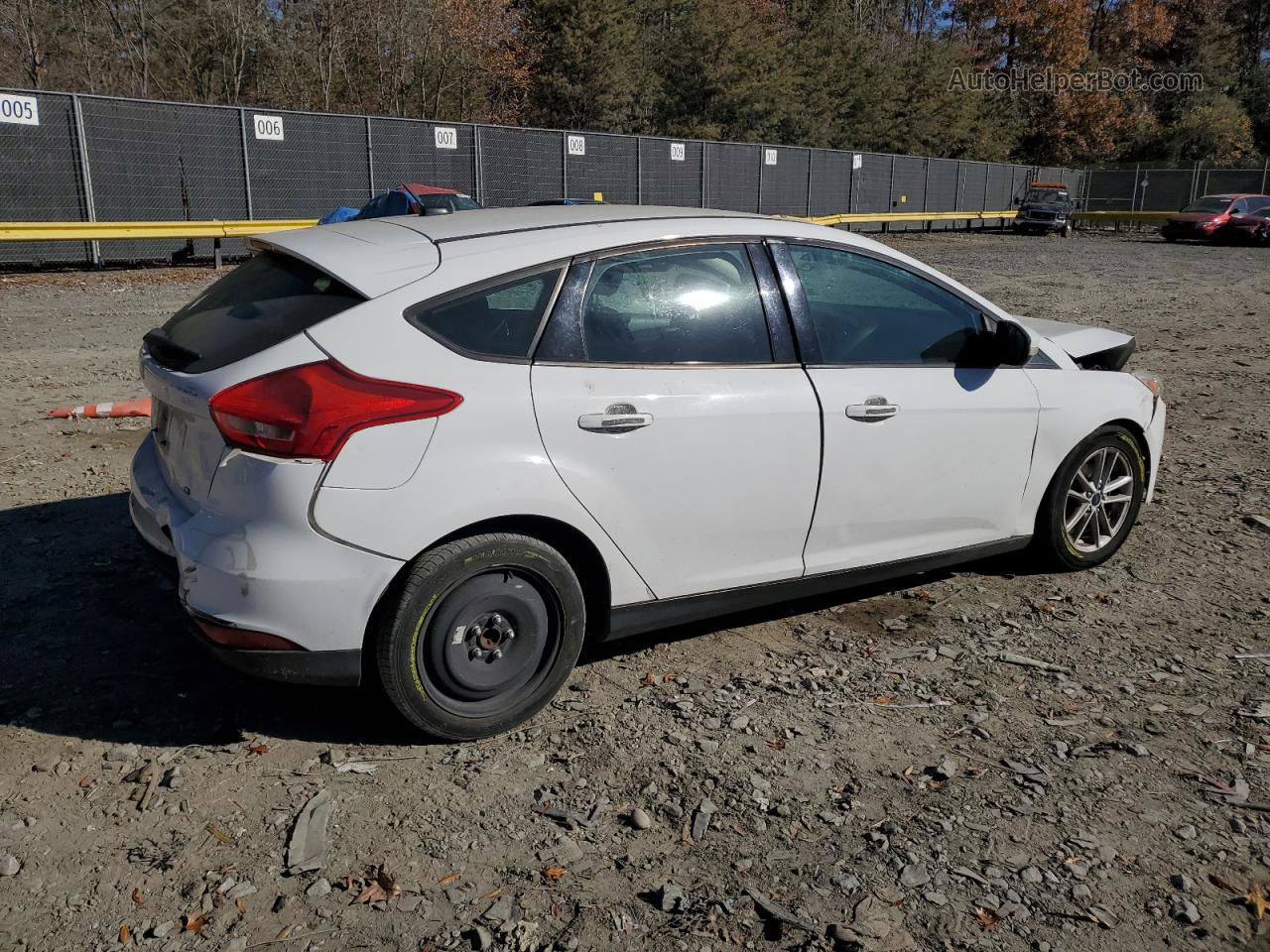 2017 Ford Focus Se White vin: 1FADP3K26HL217789