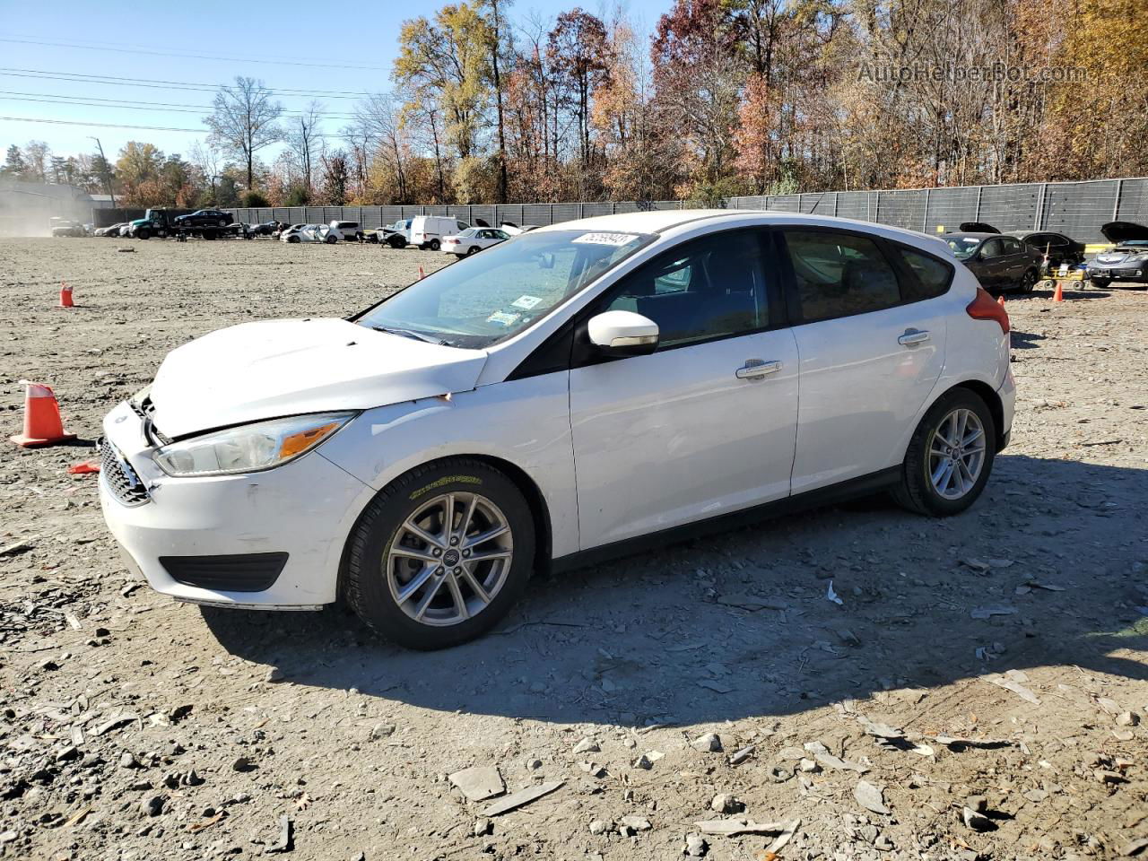 2017 Ford Focus Se White vin: 1FADP3K26HL217789