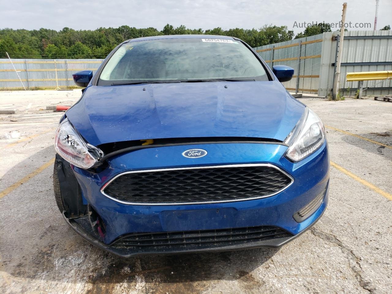 2018 Ford Focus Se Blue vin: 1FADP3K26JL259725