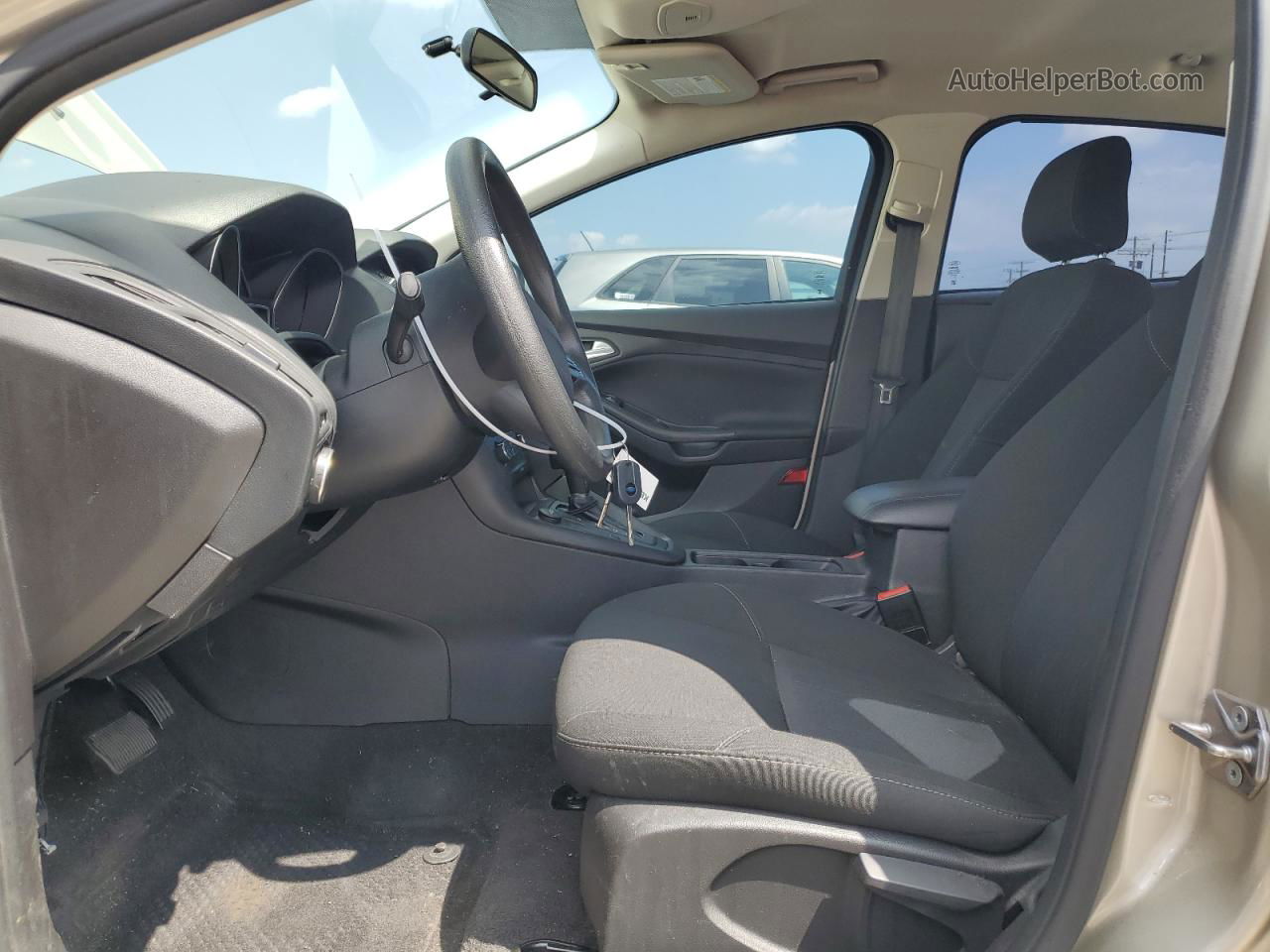 2018 Ford Focus Se Tan vin: 1FADP3K26JL294989