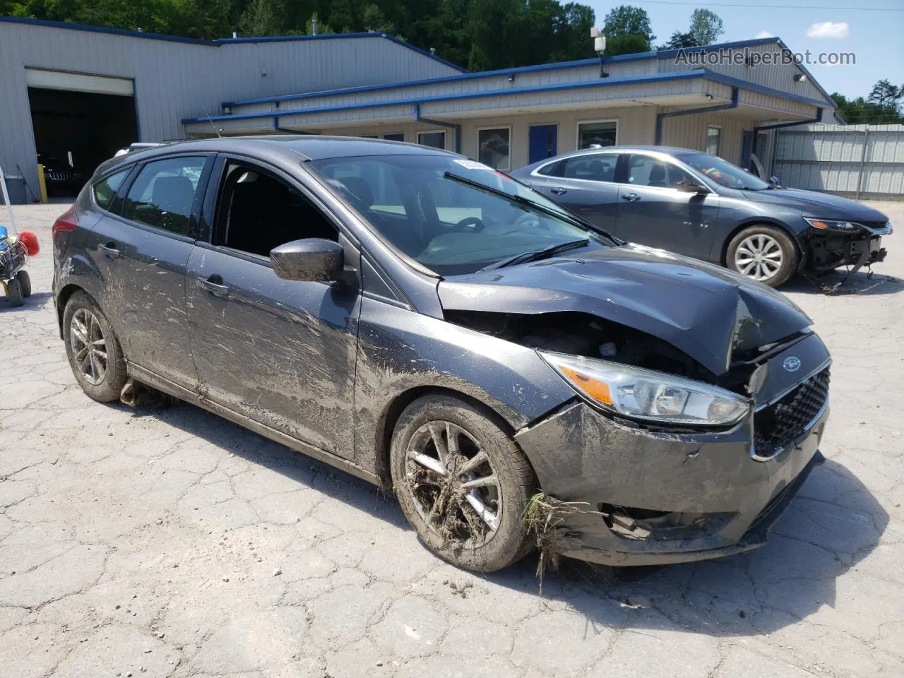 2018 Ford Focus Se Gray vin: 1FADP3K26JL320930