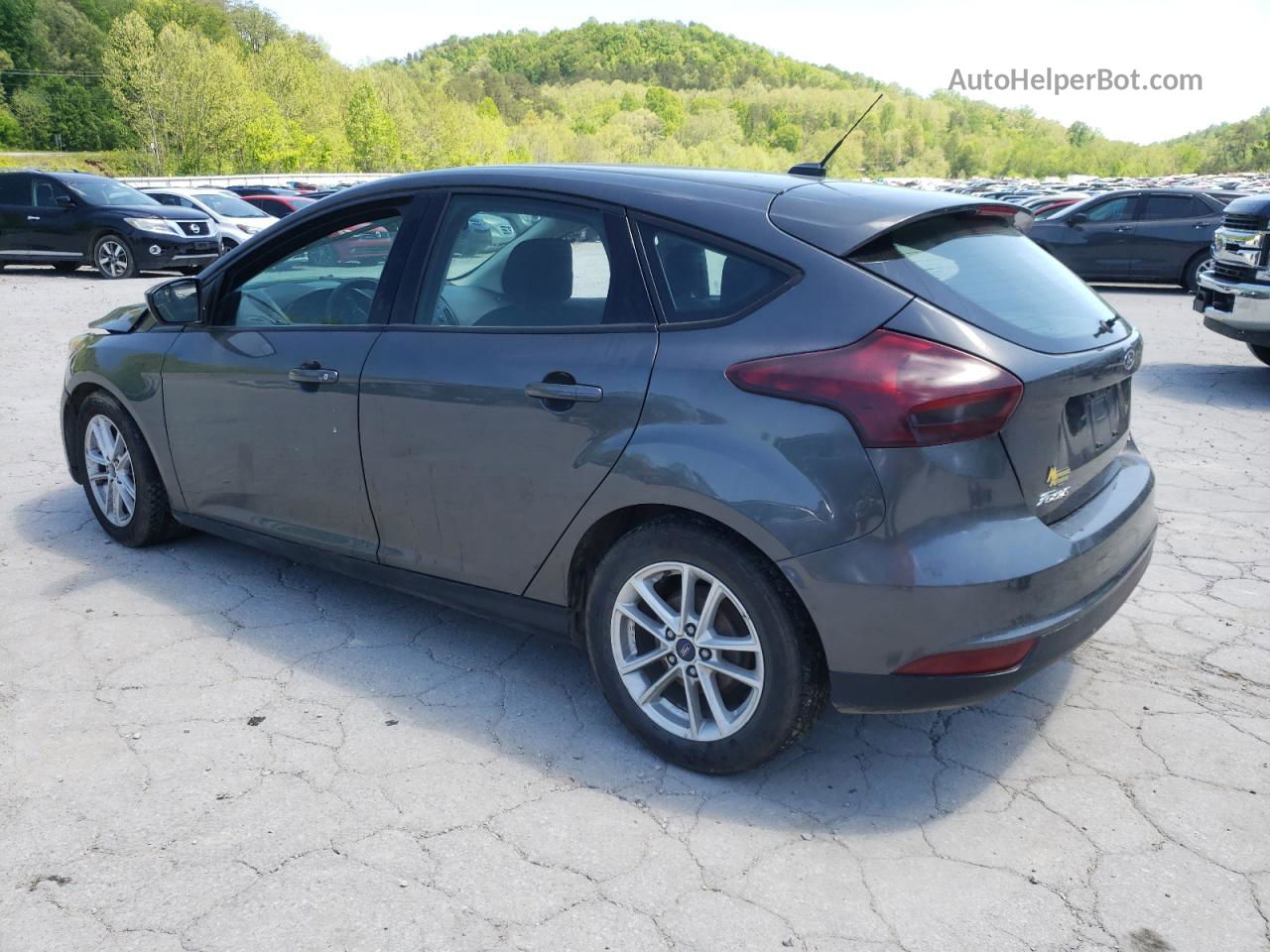 2018 Ford Focus Se Gray vin: 1FADP3K26JL320930