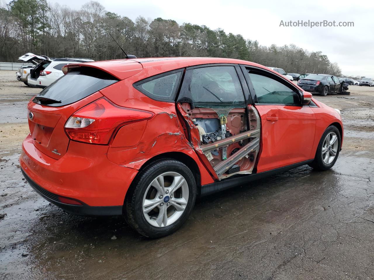 2014 Ford Focus Se Красный vin: 1FADP3K27EL300255