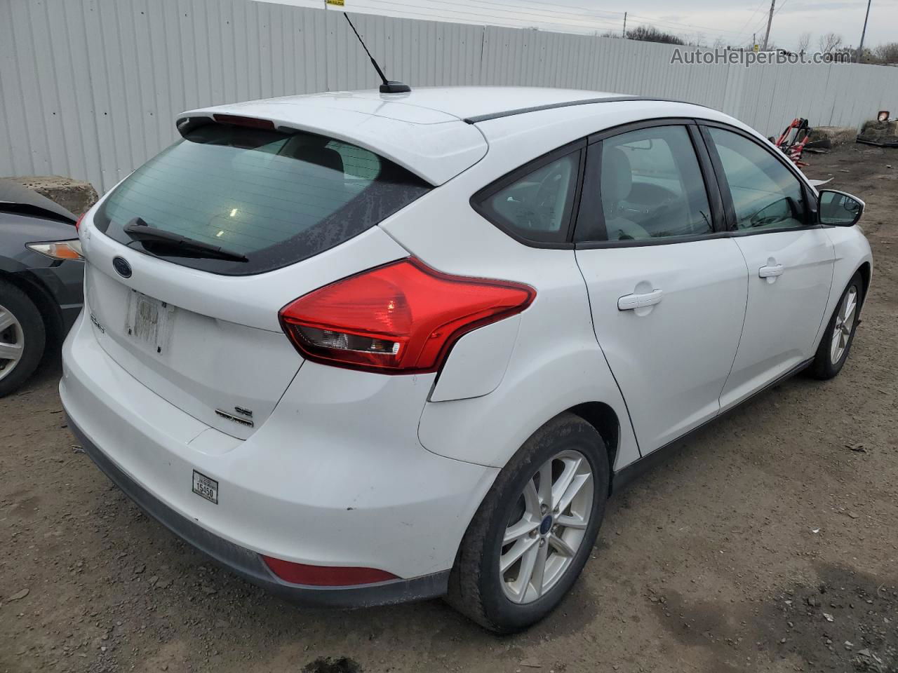 2015 Ford Focus Se White vin: 1FADP3K27FL270658