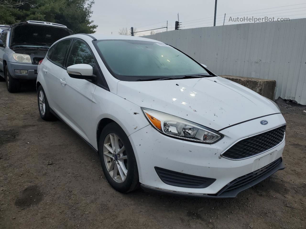 2015 Ford Focus Se White vin: 1FADP3K27FL270658