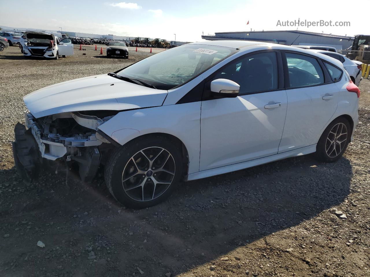 2015 Ford Focus Se White vin: 1FADP3K27FL358027