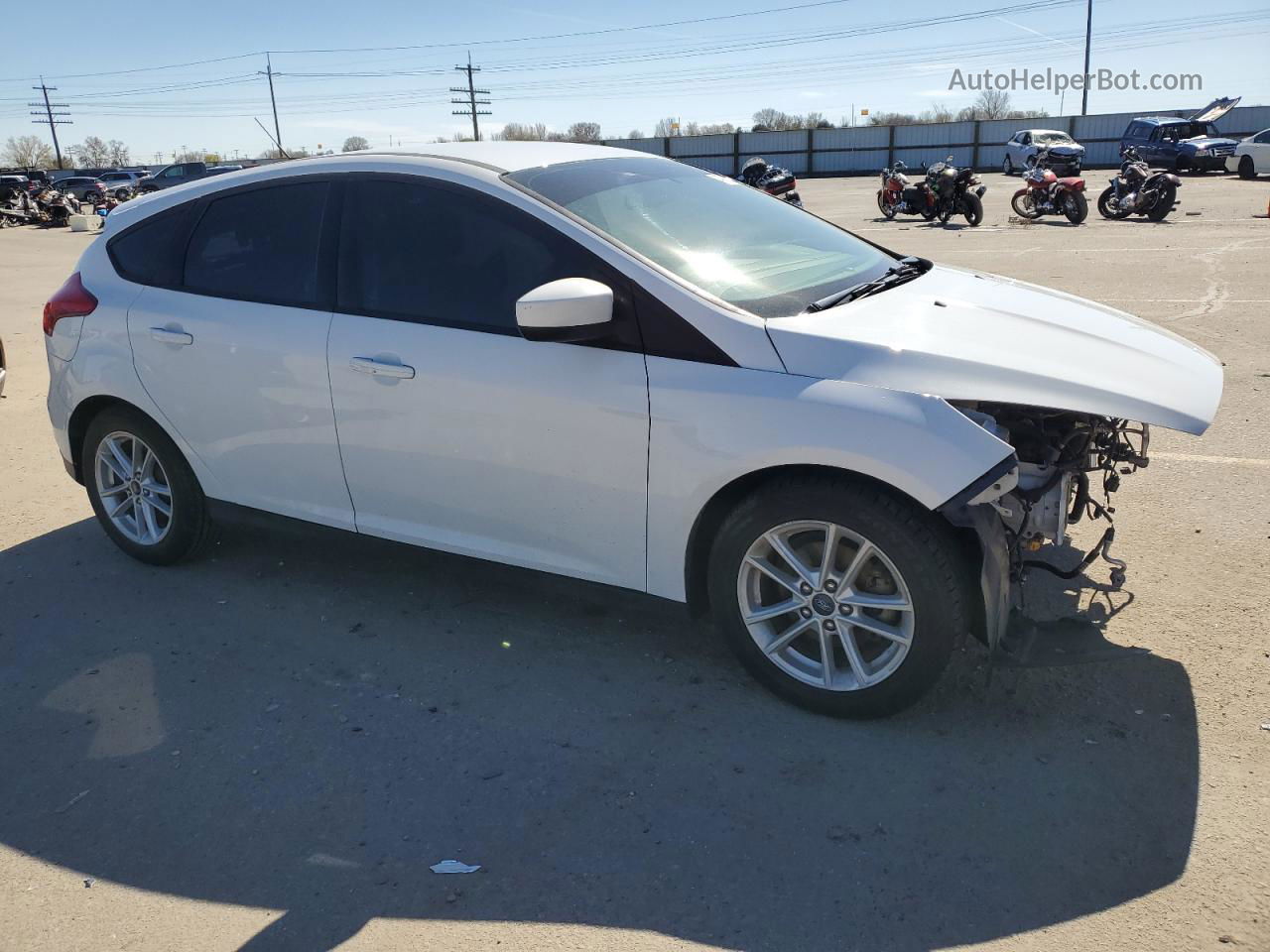 2018 Ford Focus Se White vin: 1FADP3K27JL317115