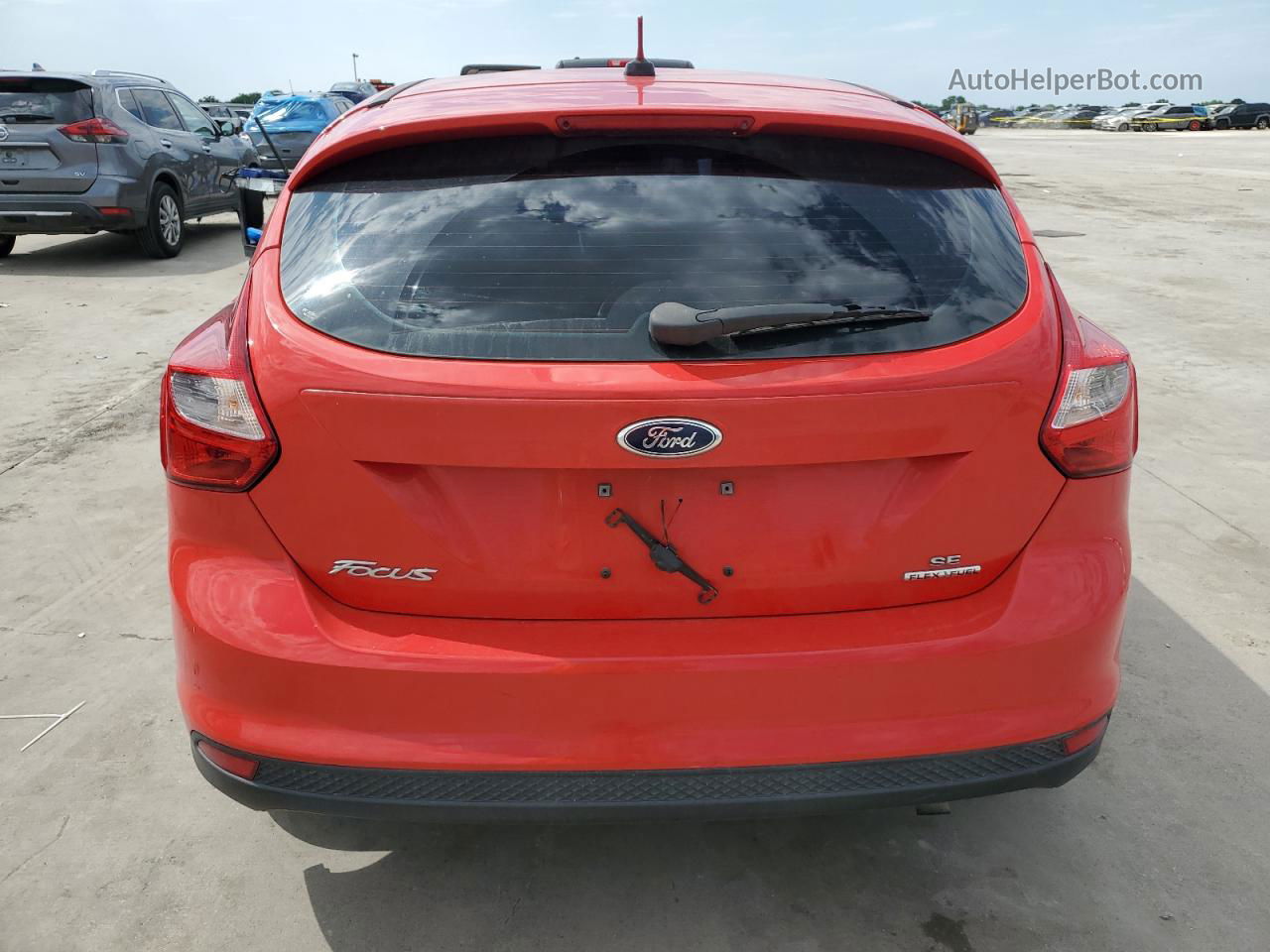 2014 Ford Focus Se Red vin: 1FADP3K28EL332499