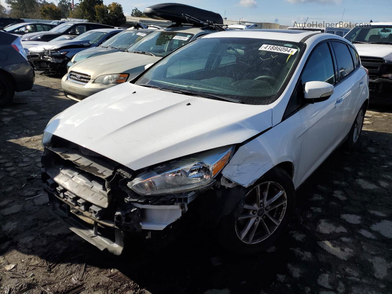 2016 Ford Focus Se White vin: 1FADP3K28GL272386