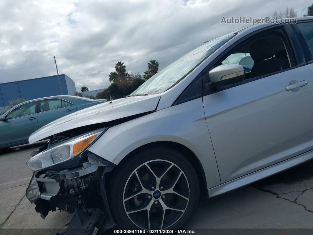 2016 Ford Focus Se Gray vin: 1FADP3K28GL372830