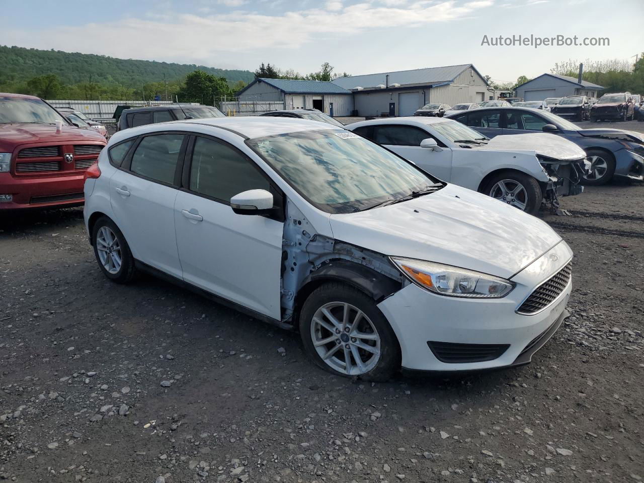 2017 Ford Focus Se White vin: 1FADP3K28HL224355